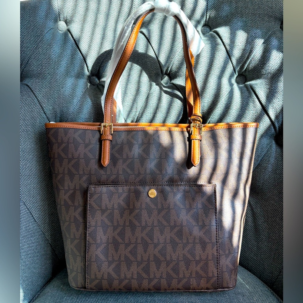 NWT Michael Kors tote bag with shoulder straps, classic logo print
